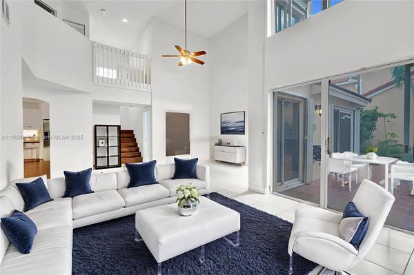 1046 Satinleaf St, Hollywood, FL 33019