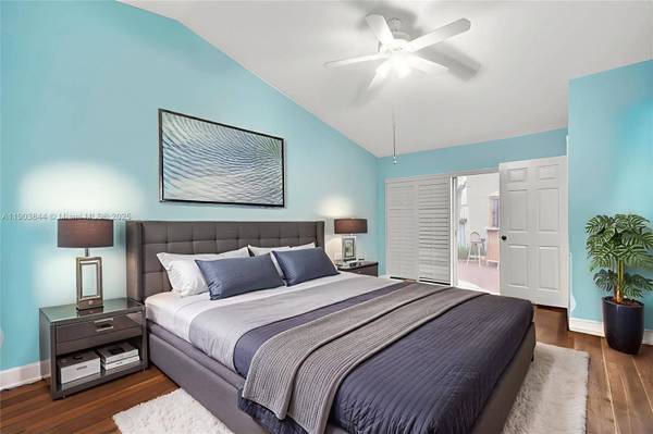 1046 Satinleaf St, Hollywood, FL 33019