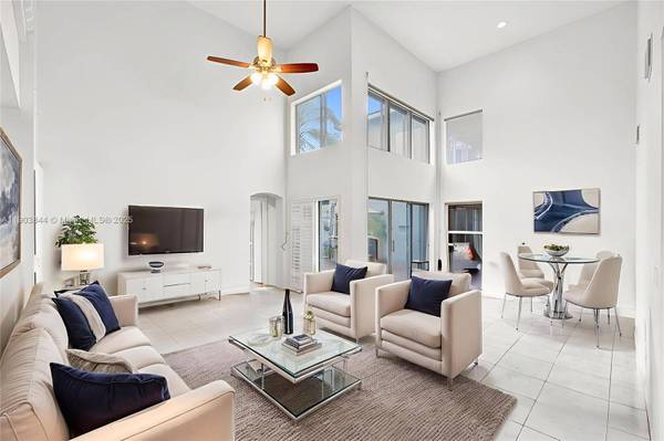 1046 Satinleaf St, Hollywood, FL 33019