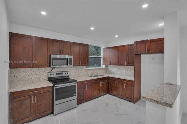 332 NW 97th St, Miami, FL 33150