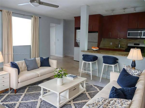 101 Collins Ave #2, Miami Beach, FL 33139