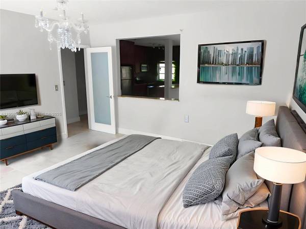 101 Collins Ave #2, Miami Beach, FL 33139