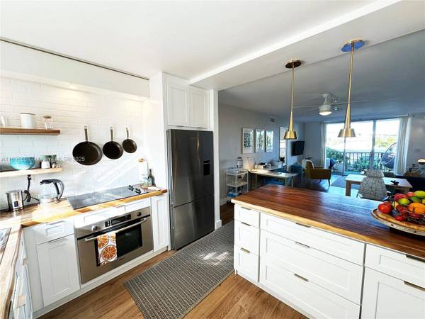 7850 Byron Ave #307, Miami Beach, FL 33141