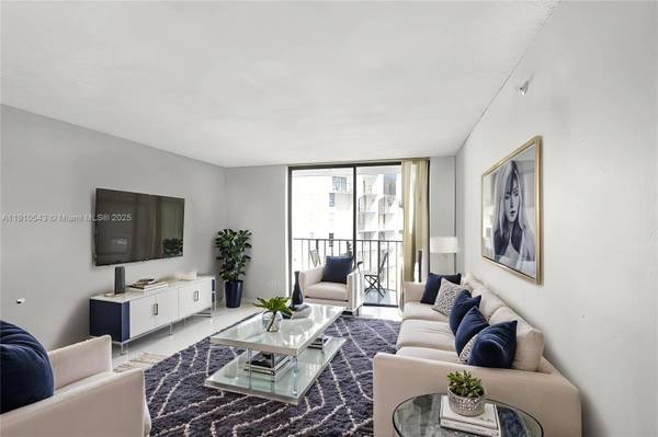 9686 Fontainebleau Blvd #507, Miami, FL 33172