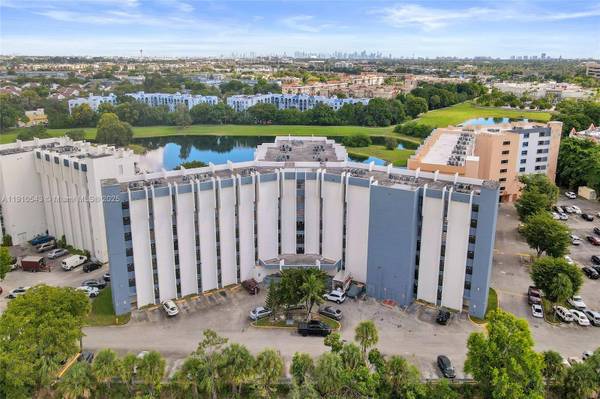 9686 Fontainebleau Blvd #507, Miami, FL 33172