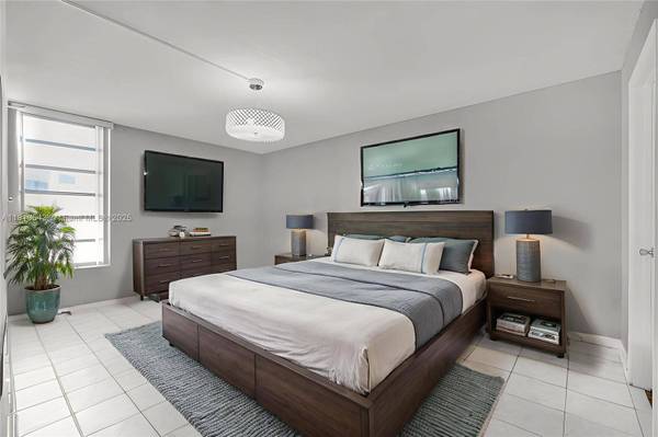 9686 Fontainebleau Blvd #507, Miami, FL 33172