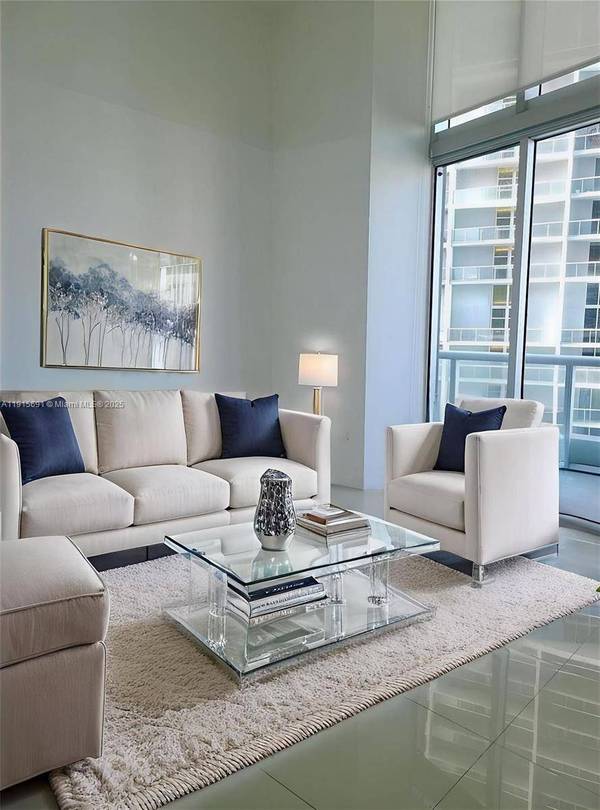 495 Brickell Ave #2206, Miami, FL 33131