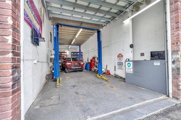 5960 SW 23rd St, West Park, FL 33023