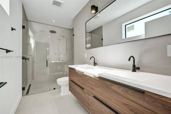 3071 Hibiscus St, Miami, FL 33133