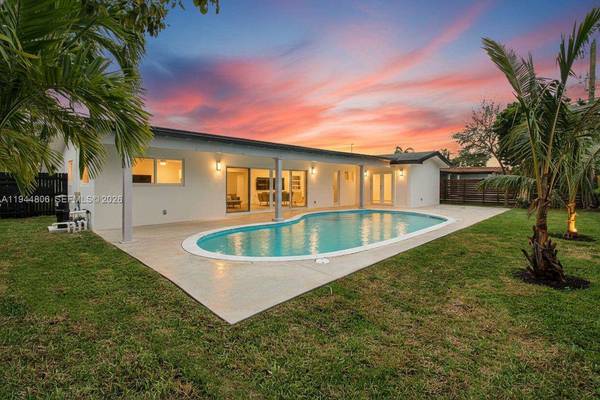 4940 SW 87th Ct, Miami, FL 33165