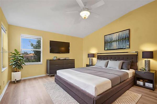 751 SW 191st Ave, Pembroke Pines, FL 33029