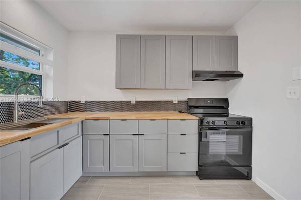 208 SW 2nd Pl, Dania Beach, FL 33004