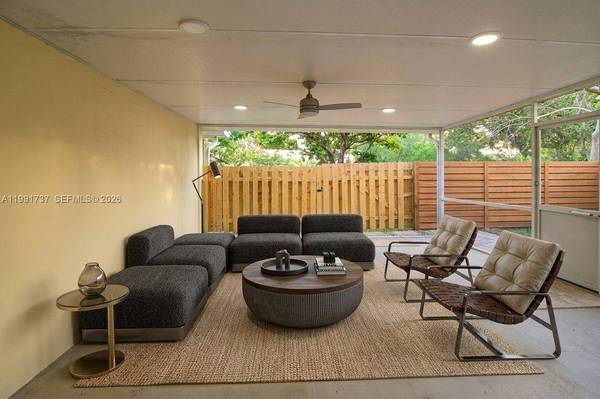 8285 SW 104th St, Miami, FL 33156