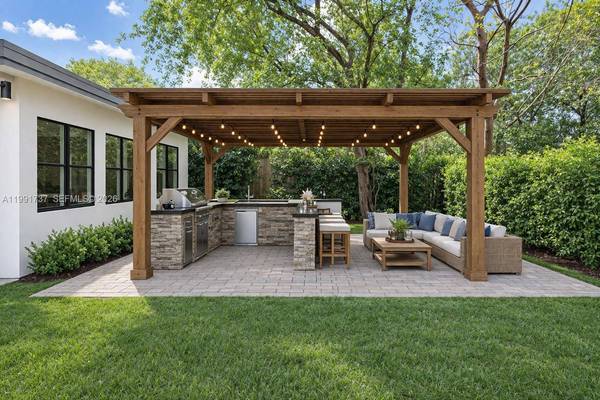 8285 SW 104th St, Miami, FL 33156