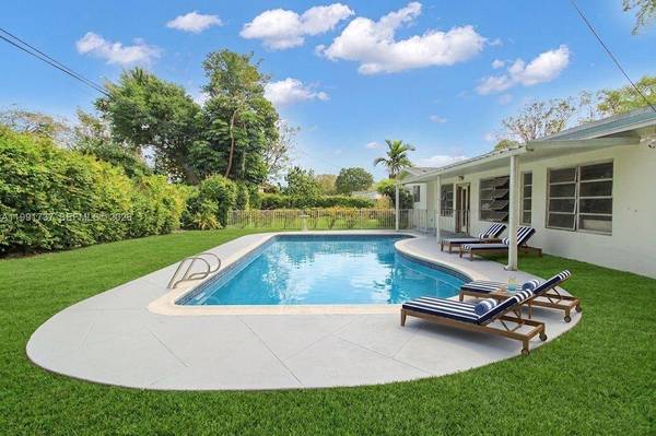 8285 SW 104th St, Miami, FL 33156