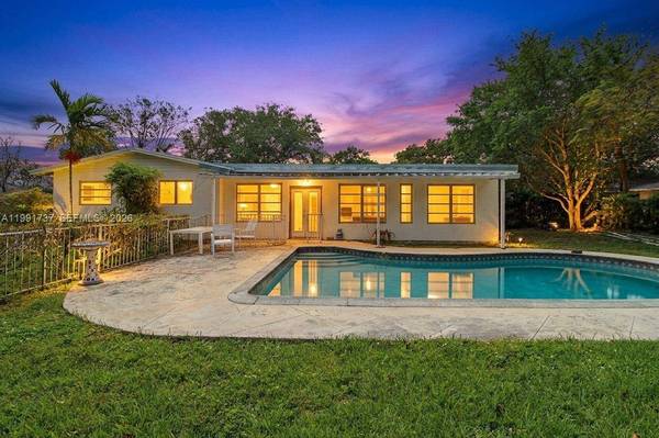 8285 SW 104th St, Miami, FL 33156