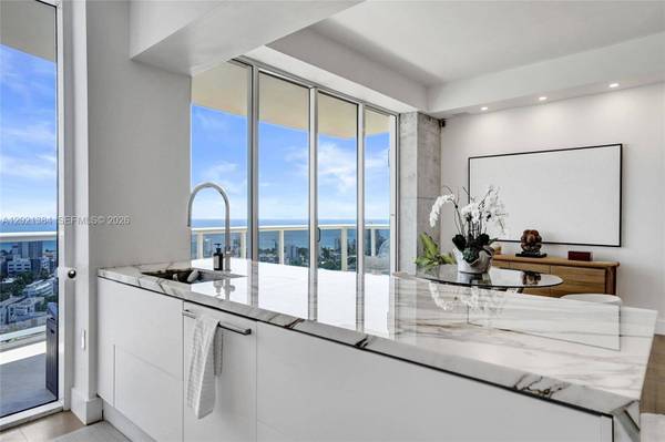 400 Alton Rd #PH11, Miami Beach, FL 33139