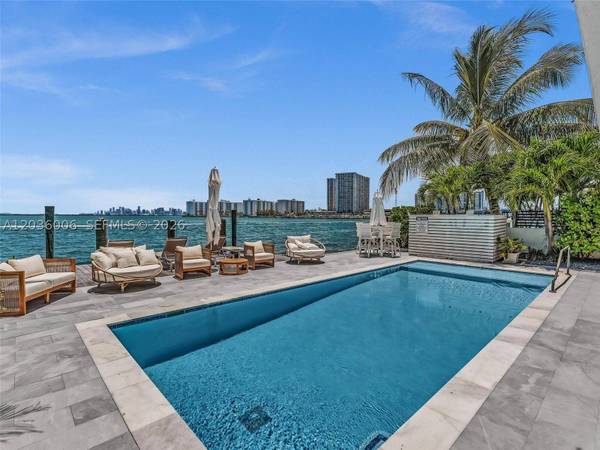 1930 Bay Dr #PH1, Miami Beach, FL 33141