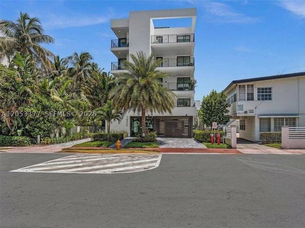 1930 Bay Dr #PH 2, Miami Beach, FL 33141