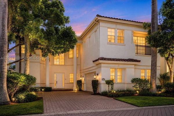 996 Sanibel Dr