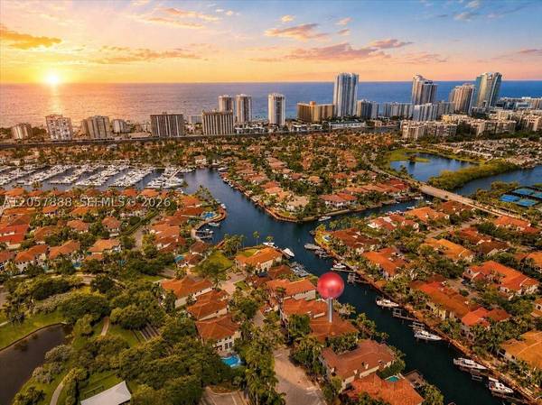 996 Sanibel Dr, Hollywood, FL 33019