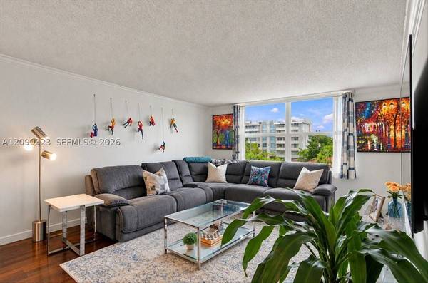 1050 93rd St #3G, Bay Harbor Islands, FL 33154