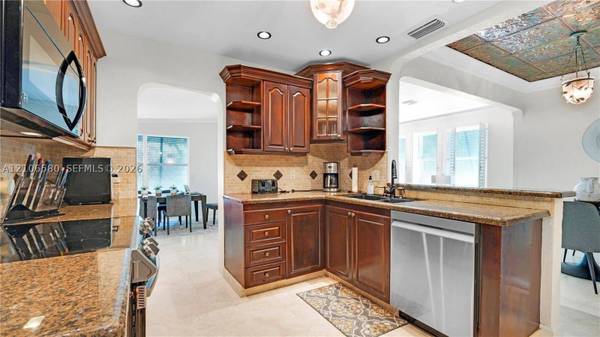 623 NE 17th Way, Fort Lauderdale, FL 33304