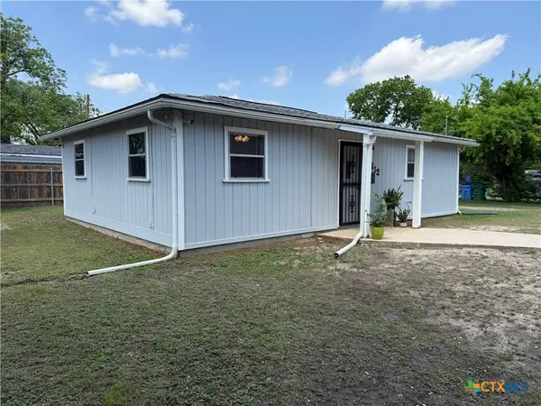 412 E Walnut ST, Seguin, TX 78155