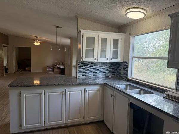 102 DEWEY LN, Seguin, TX 78155