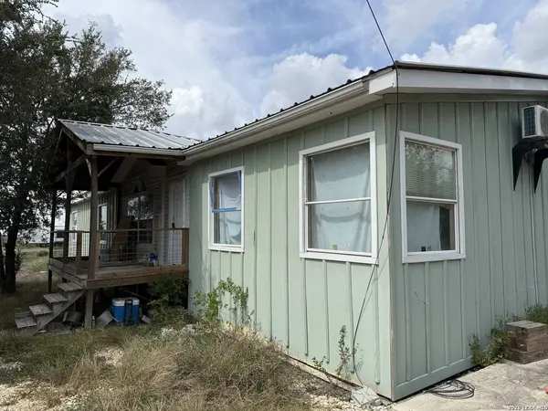 102 DEWEY LN