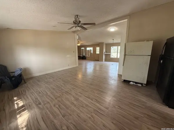 102 DEWEY LN, Seguin, TX 78155