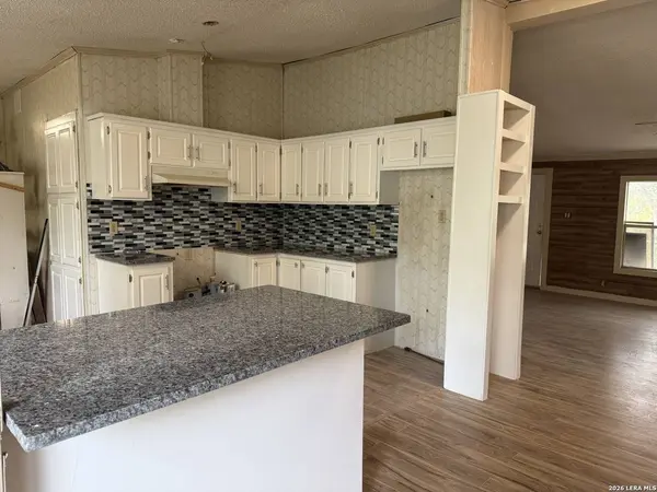 102 DEWEY LN, Seguin, TX 78155