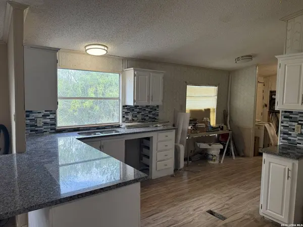 102 DEWEY LN, Seguin, TX 78155