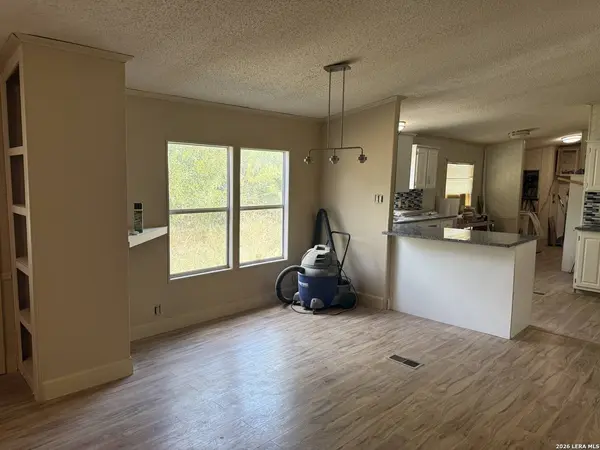 102 DEWEY LN, Seguin, TX 78155