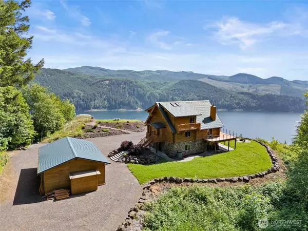 133 Outlook LN, Mossyrock, WA 98564