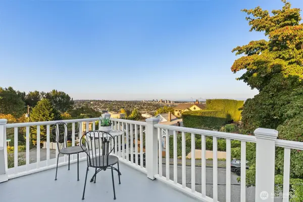 2553 5th AVE N, Seattle, WA 98109