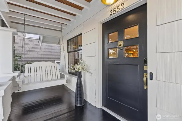 2553 5th AVE N, Seattle, WA 98109