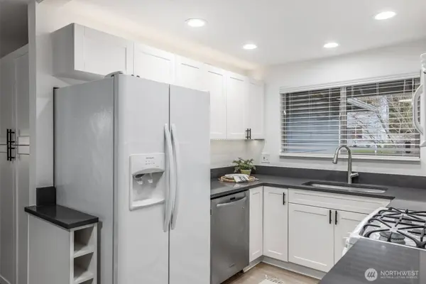 10009 161st AVE NE, Redmond, WA 98052