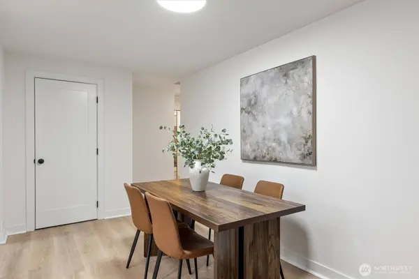 10009 161st AVE NE, Redmond, WA 98052