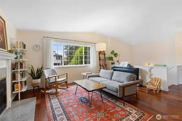 3238 Walnut AVE SW, Seattle, WA 98116