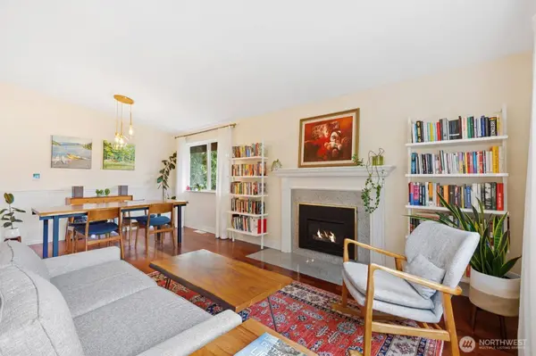 3238 Walnut AVE SW, Seattle, WA 98116