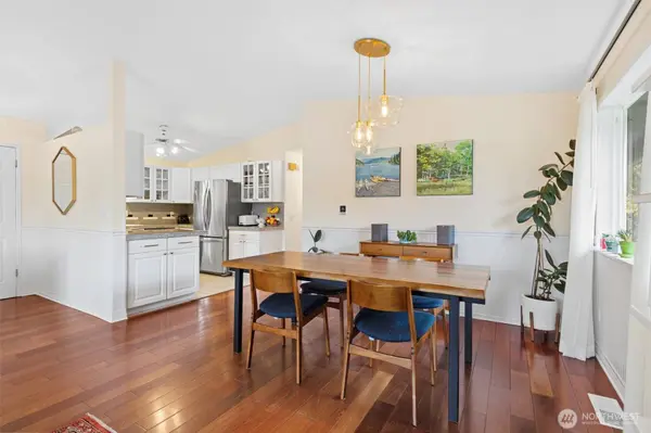 3238 Walnut AVE SW, Seattle, WA 98116