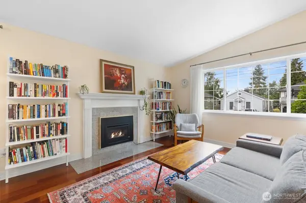 3238 Walnut AVE SW, Seattle, WA 98116