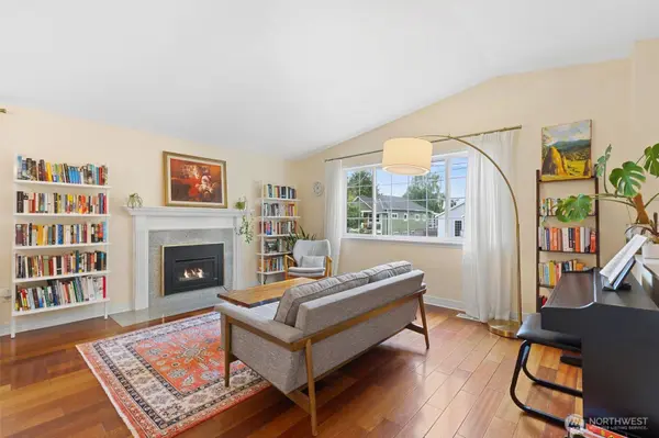 3238 Walnut AVE SW, Seattle, WA 98116