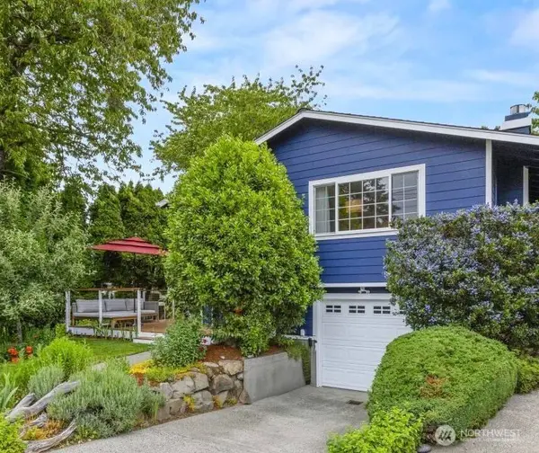 3238 Walnut AVE SW, Seattle, WA 98116