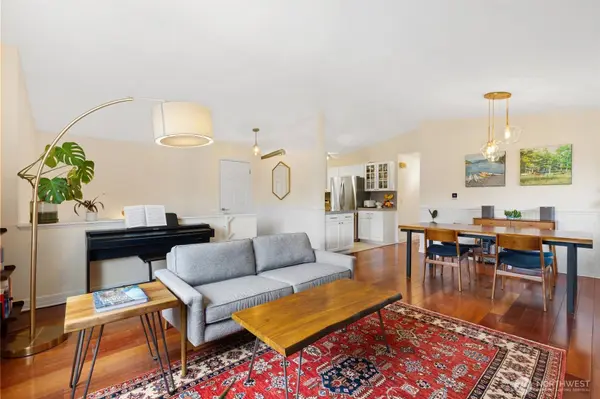 3238 Walnut AVE SW, Seattle, WA 98116