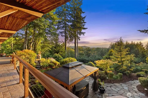 8696 NW Anderson Hill Rd, Silverdale, WA 98383