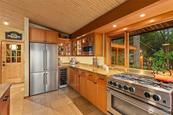 8696 NW Anderson Hill Rd, Silverdale, WA 98383