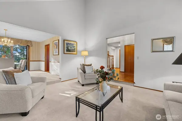 17315 NE 102nd Ave NE, Bothell, WA 98011
