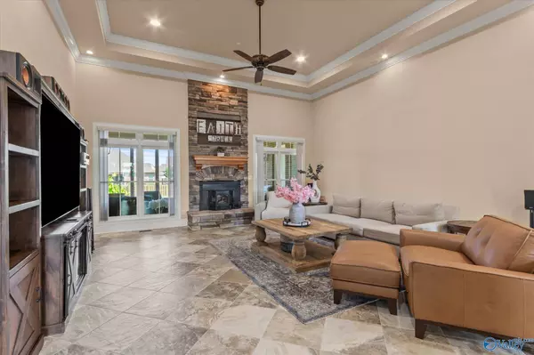 6 Lake Forest Blvd SW, Huntsville, AL 35824